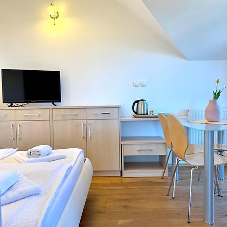 Guest House Domacija Krnc Hrib pri Hinjah Ngoại thất bức ảnh
