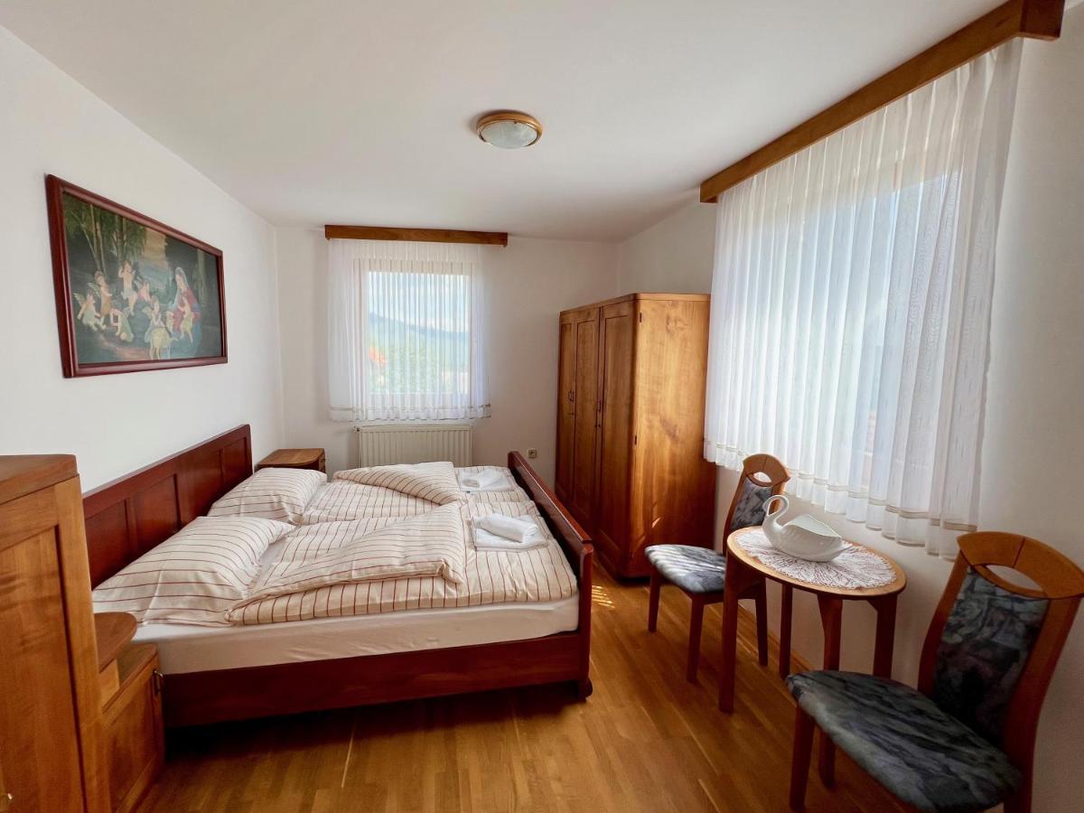 Guest House Domacija Krnc Hrib pri Hinjah Ngoại thất bức ảnh