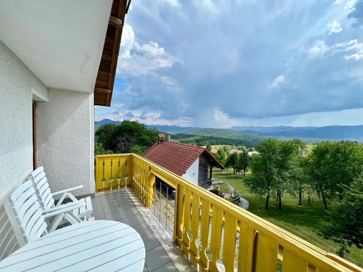 Guest House Domacija Krnc Hrib pri Hinjah Ngoại thất bức ảnh