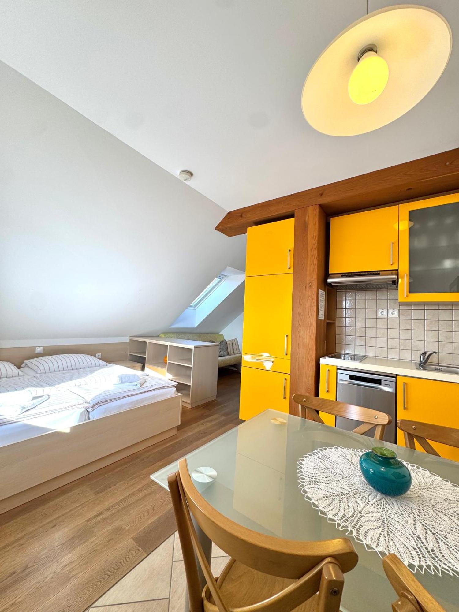Guest House Domacija Krnc Hrib pri Hinjah Ngoại thất bức ảnh